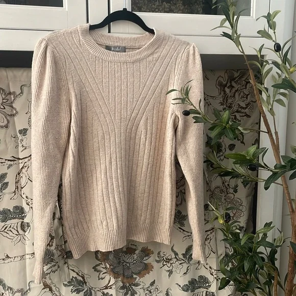 Tan sweater - Picture 1 of 7